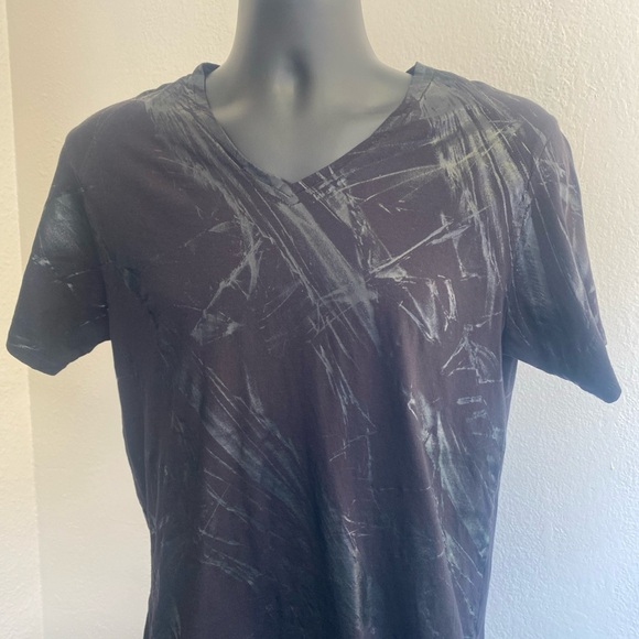 Vintage Y2K Men’s Guess Affliction Style V Neck Shirt MED Black Silver Pattern - Picture 6 of 9